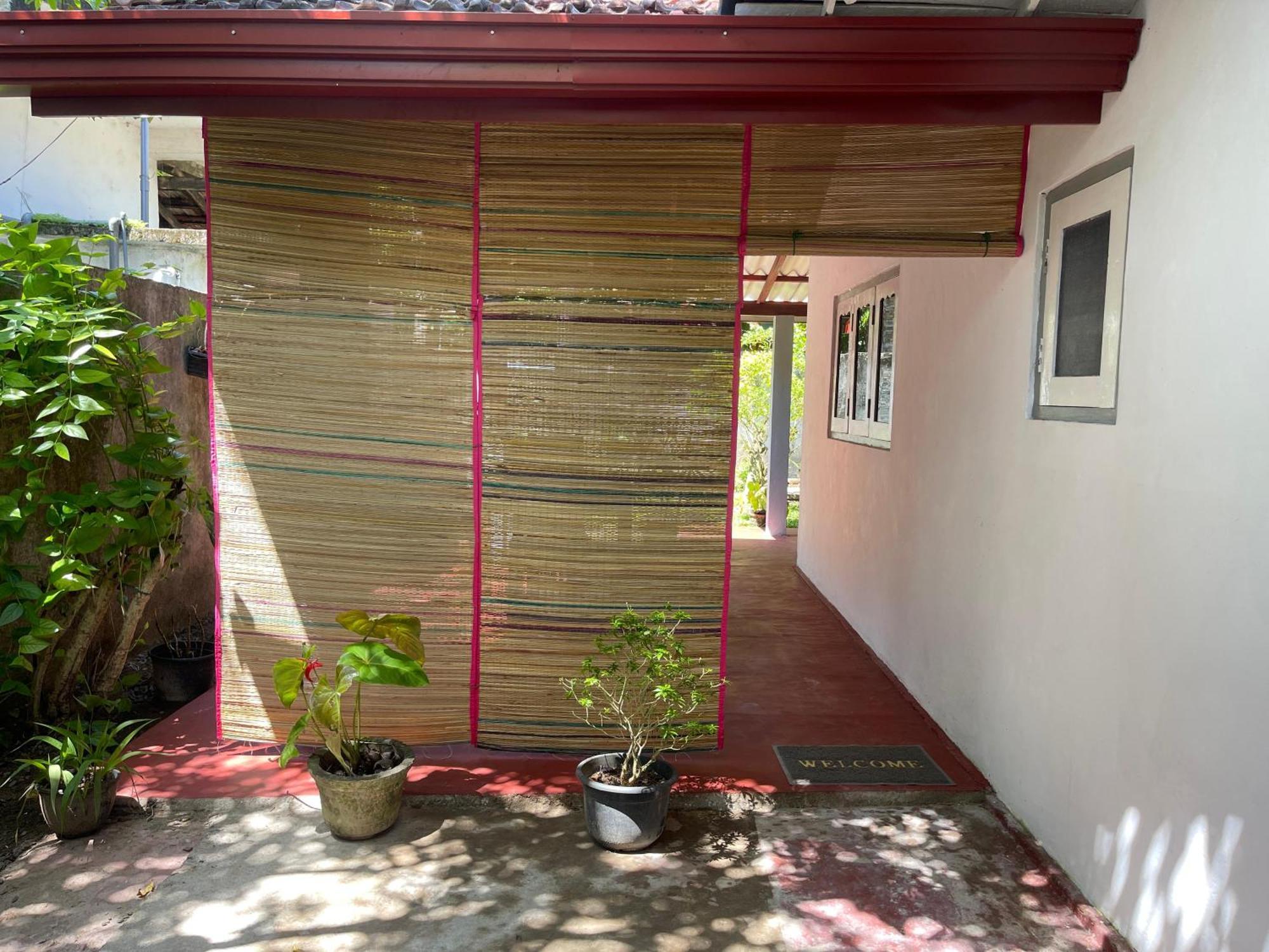 Homestay Surf Ahangama